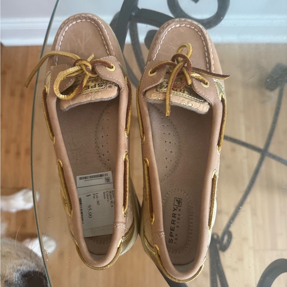 Micheals Kors Hamilton, Wallet + Sperrys - Picture 9 of 9